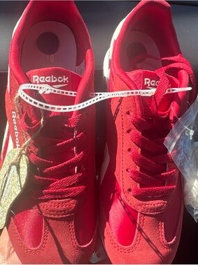 Reebok Red Low-Top Casual Sneakers
